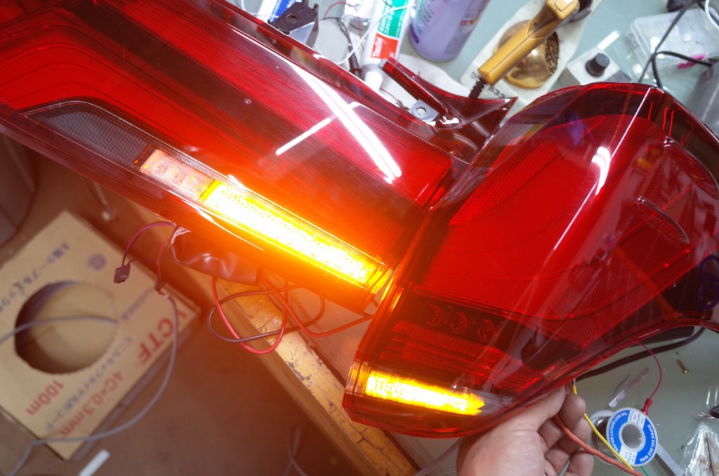 30後期アルファードのテールランプシーケンシャル加工 | トレードゲート