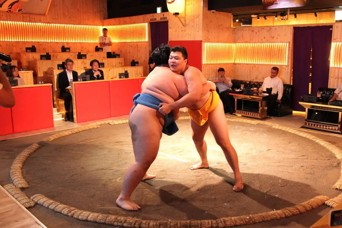 札幌・ススキノに「札幌相撲部屋娯楽」オープン！本物と同じ土俵で