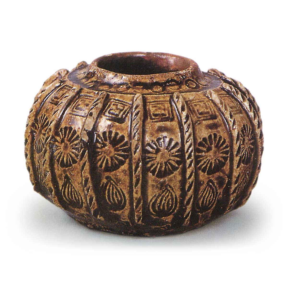 瀬戸 鉄釉印花文合子 | 鶴田 純久の章 お話