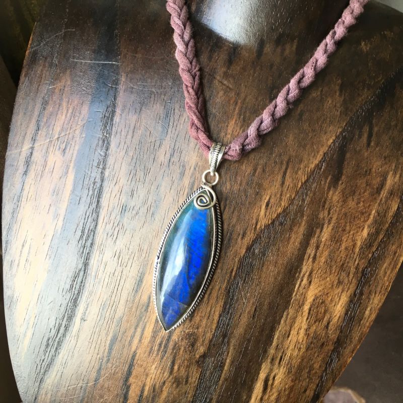 1点物☆全長7cm特大サイズ☆ディープブルーラブラドライト☆ペンダント