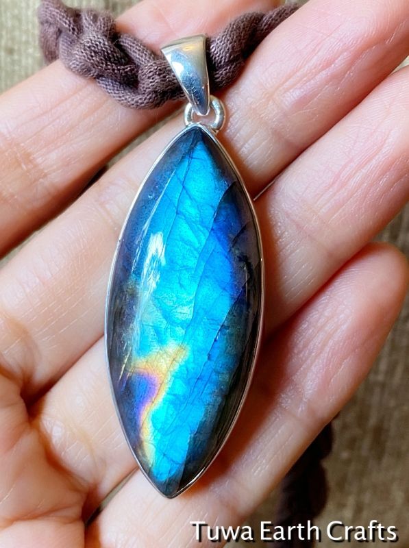 夢の実現をサポート】高品質大ぶり ラブラドライト ペンダントトップ