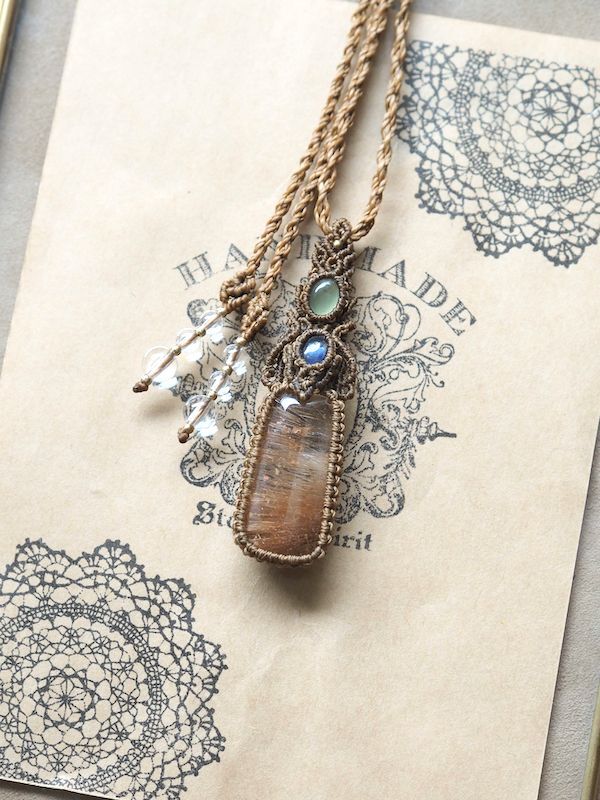 個性的なマクラメをお探しの方必見！スコレサイト/ ラブラドライト