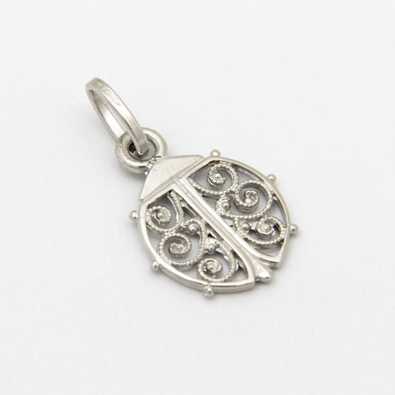 UNOAERRE K18ホワイトゴールドてんとう虫モチーフペンダントトップ