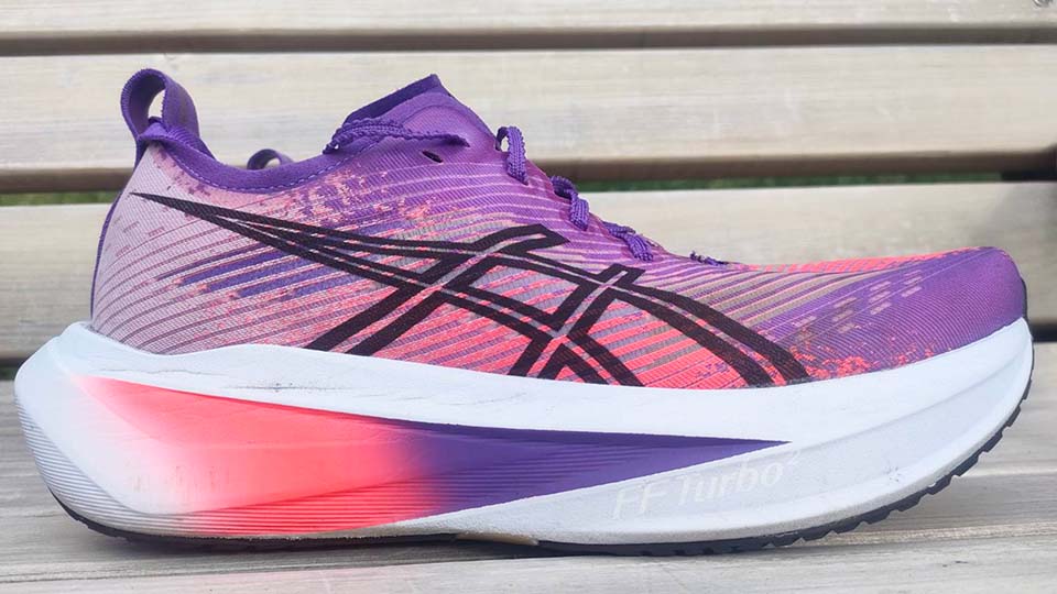 Asics】メガブラスト レビュー│新素材のFF Turbo Squareは硬め