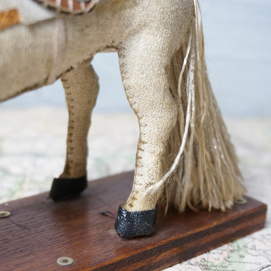 アンティーク 馬の人形 オブジェ（uoo1403） - アンティーク家具・雑貨