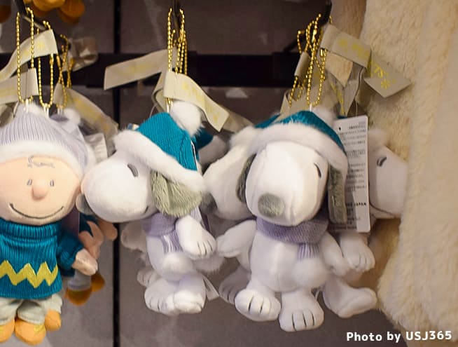USJクリスマス2025】スヌーピーと雪の結晶デザインの限定グッズが