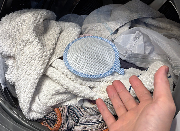 洗剤を節約したい人は、コレ！ 靴下と一緒に30分洗った結果に「驚きの