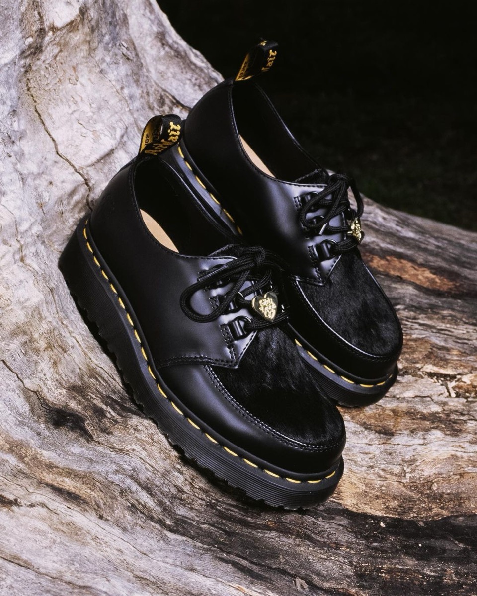 Dr.Martens × Girls Don't Cry コラボシューズが国内2月29日／3月1日に