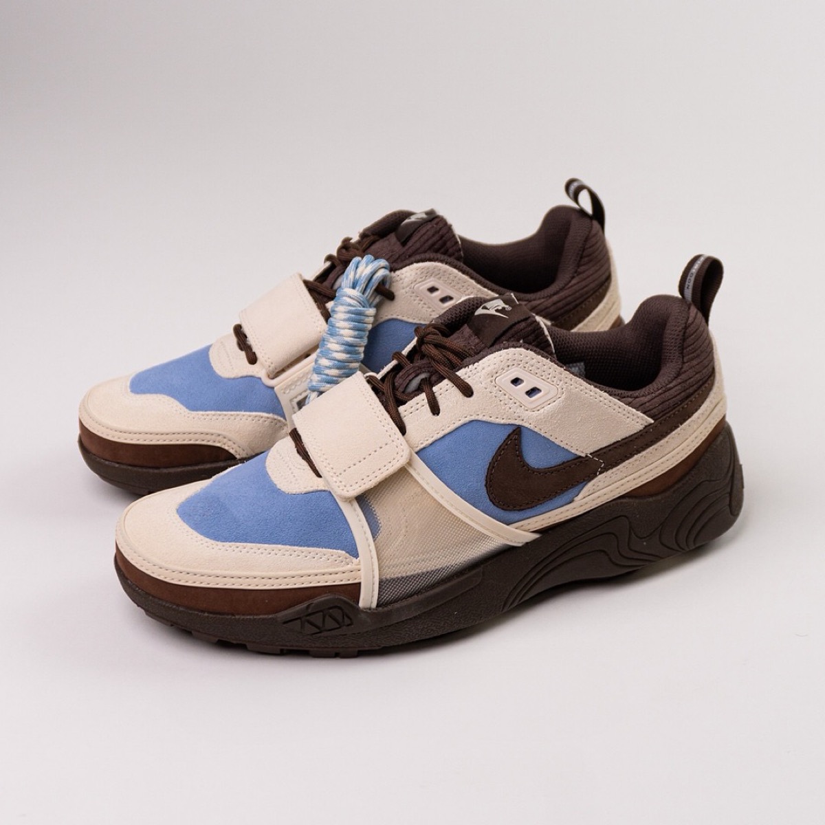 Travis Scott x Nike Zoom Field Jaxx “Leche Blue”が国内5月16日より
