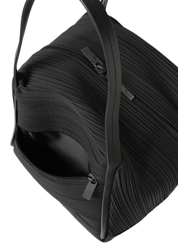 BIAS PLEATS BAG – ISSEY MIYAKE ONLINE STORE