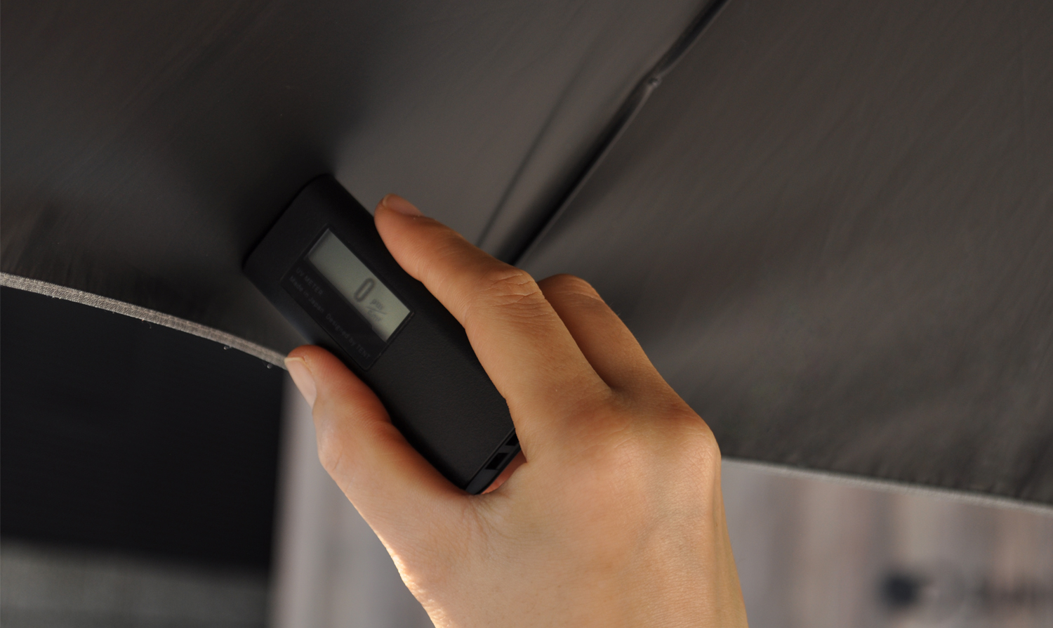 UVメーター｜サンバリア100 | 完全遮光日傘｜サンバリア100