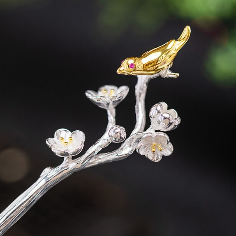 梅の花と鳥のかんざし – まるで陽光を浴びて輝いているかのように K165