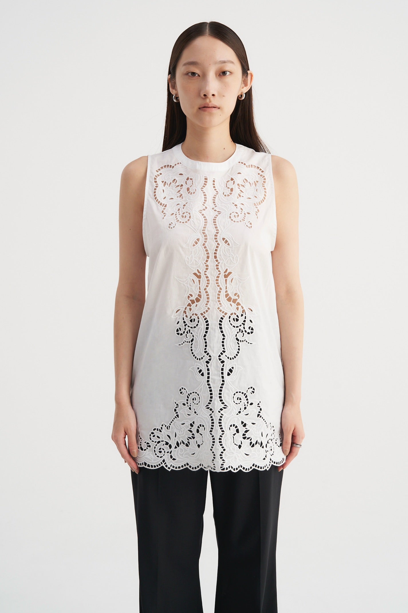 Scallop embroidery blouse – Venica