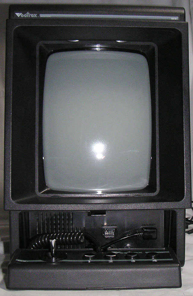 GCE_VECTREX_OPEN.jpg