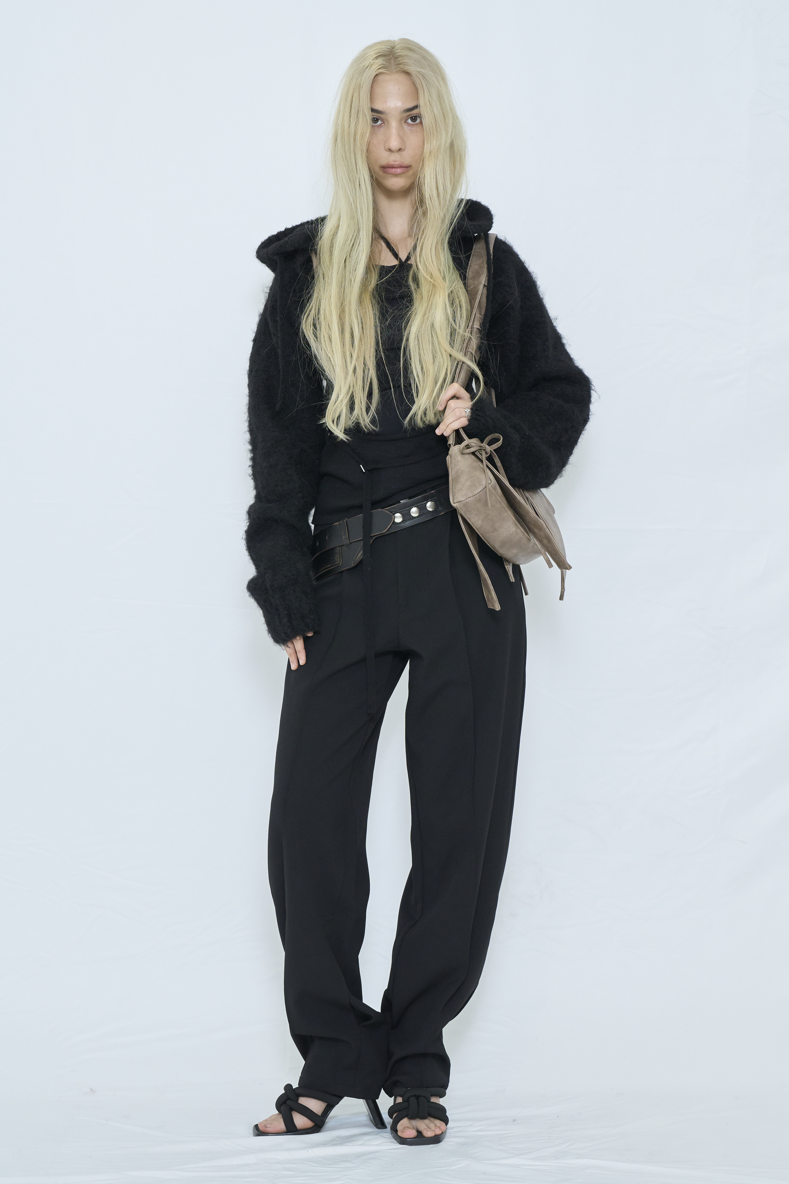 2WAY HOODED MUFFLER KNIT / BLACK – VIAVANDA