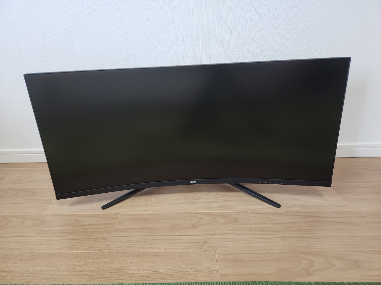 3万円台で購入可能な激安湾曲モニターレビュー。サブディスプレイで