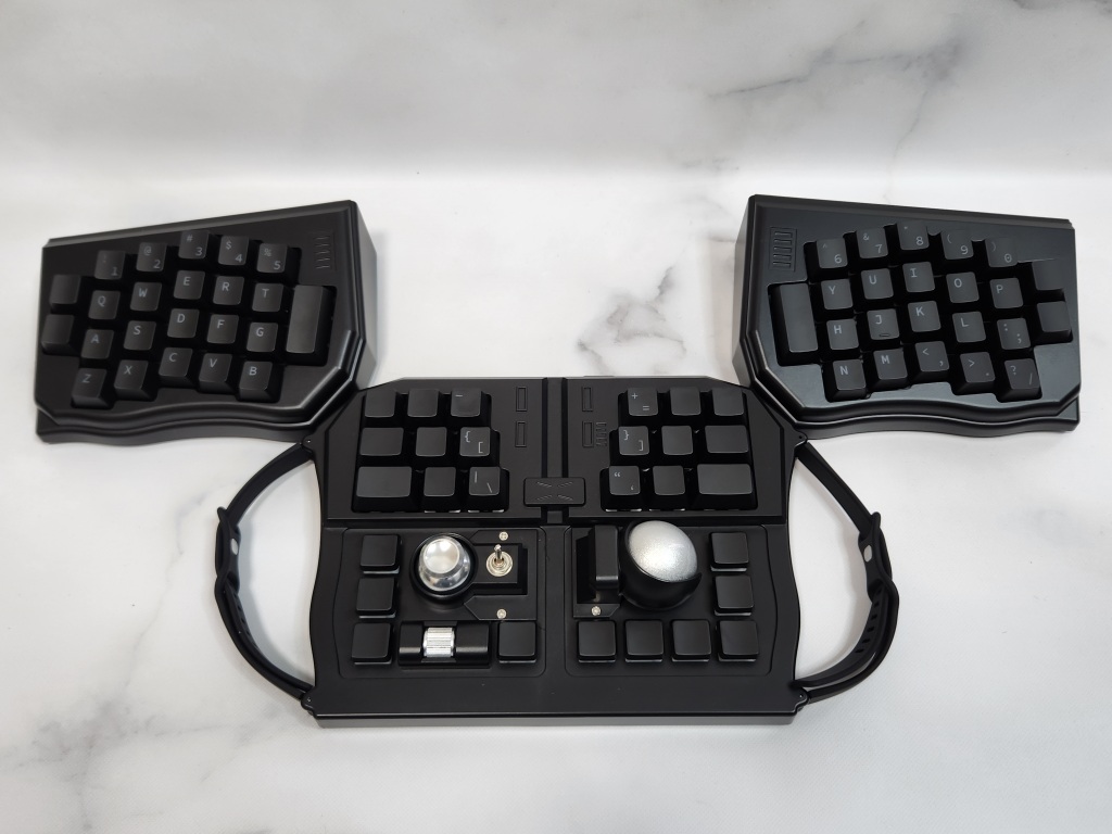 巷で噂の変形キーボード『GrabShell』レビュー！寝転がってPC作業