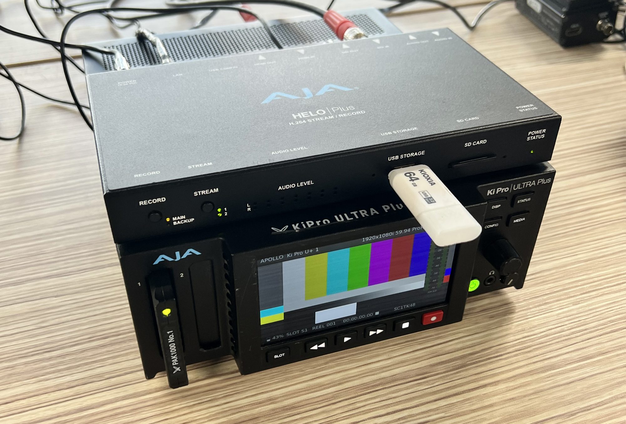 ライブ配信機材レポート】スライドと縦長の人物の2画面などを簡単に