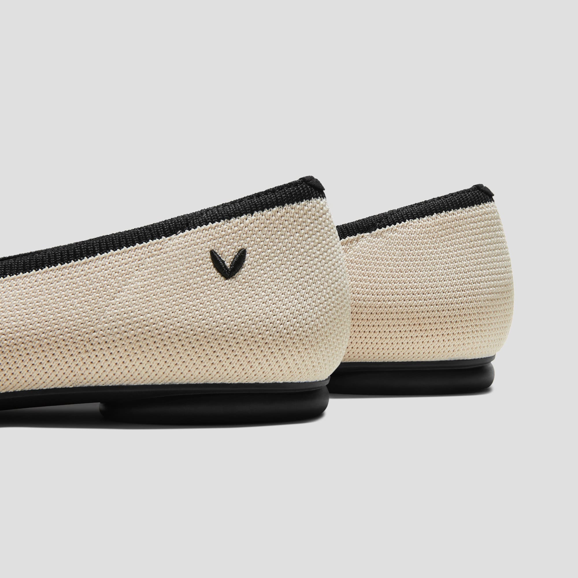 Tiana] アーモンドトゥ フラットシューズ – VIVAIA JAPAN