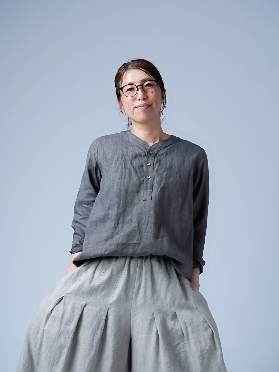 リネントップス】快適さ無制限 スリーピングシャツ ／ 鈍色 t030c-nib1