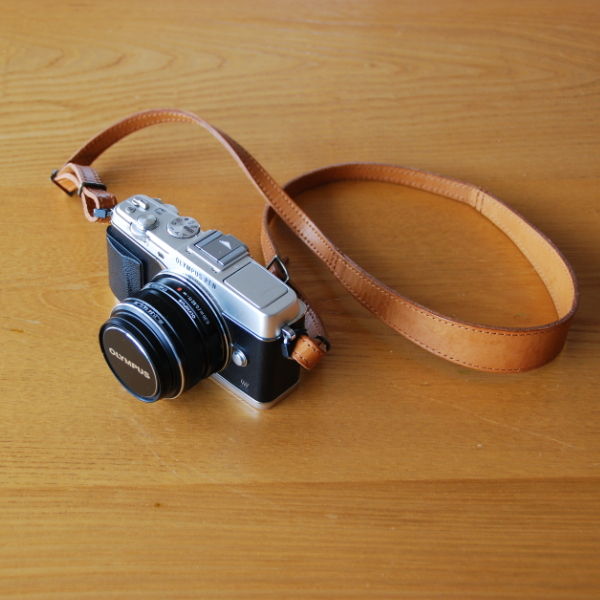 KOHORO 】カメラの本革ショルダーストラップを買いました【 OLYMPUS