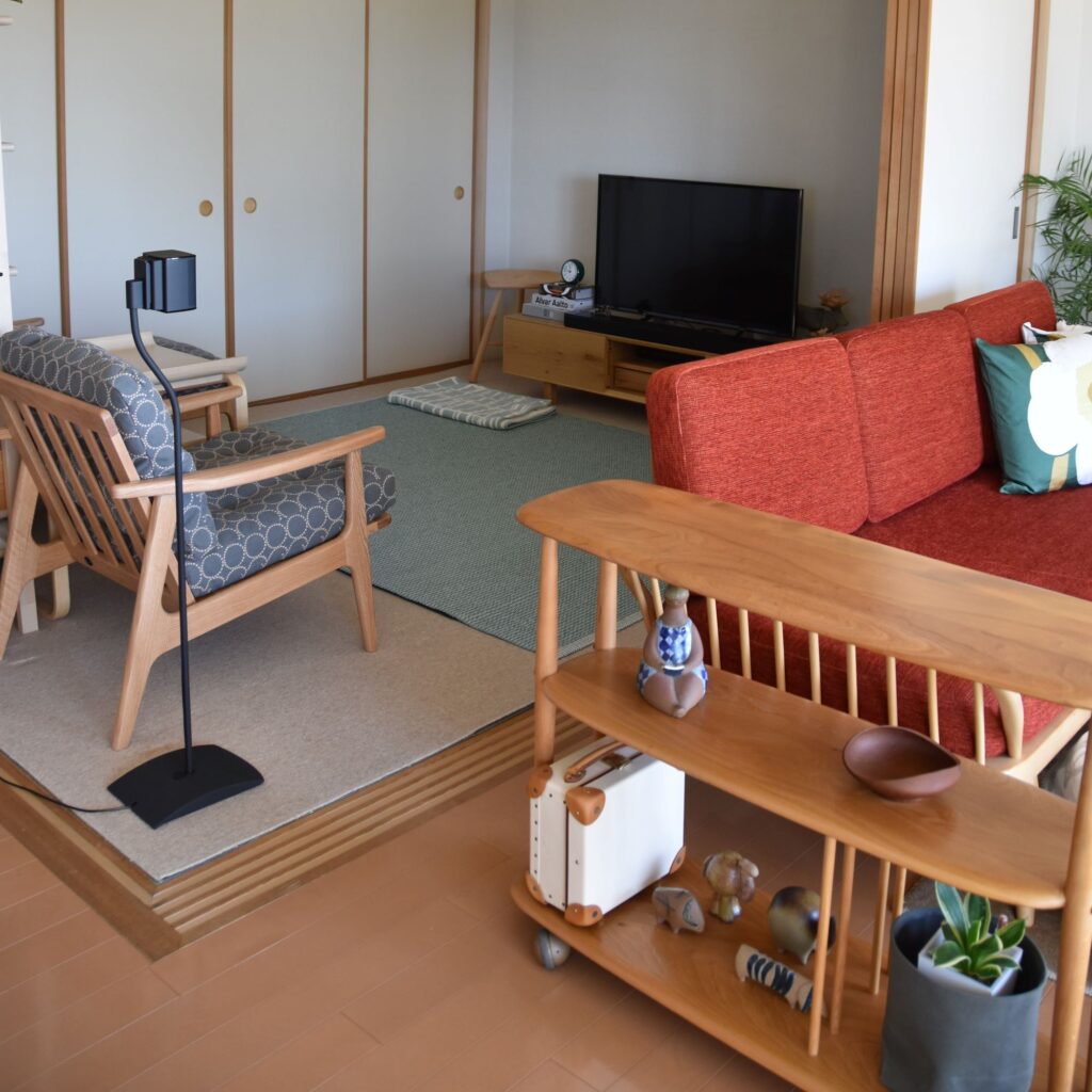模様替え】ミナペルホネンのソファとアーコールのトレイテーブル