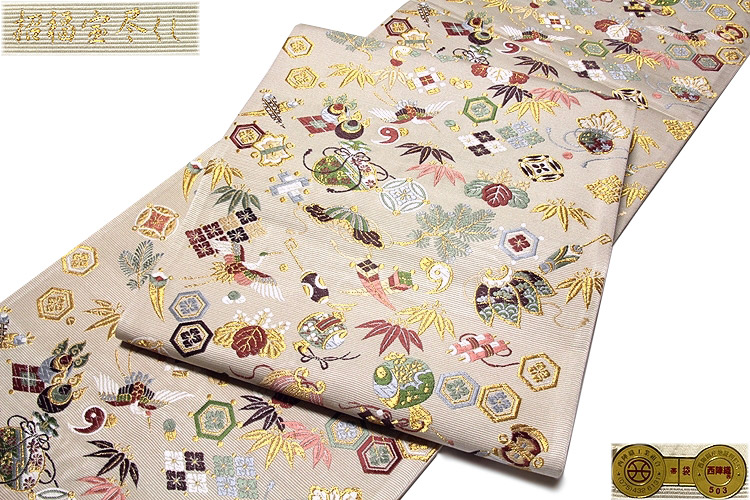京都西陣織：老舗 山下織物謹製」 招福宝尽くし 薄ベージュ色系