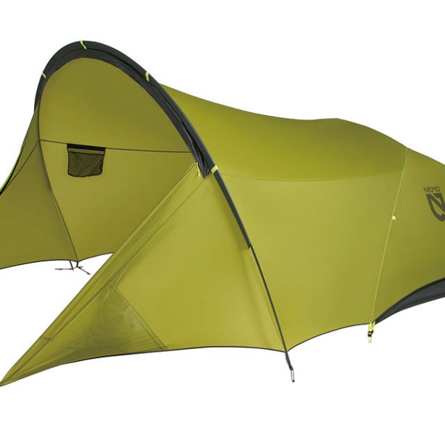 バイクも入る！ ニーモの新テントは、アーチフレームによる大型前室で