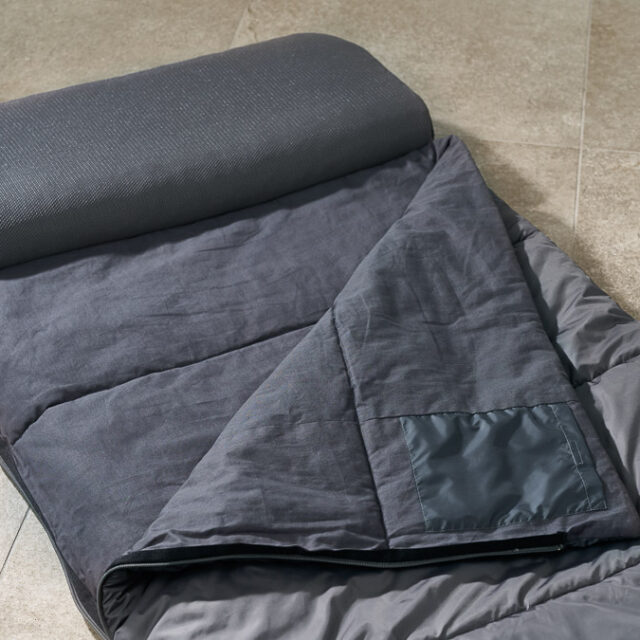 寝心地にこだわったミニマムな折りたたみ寝具。自宅はもちろんキャンプ