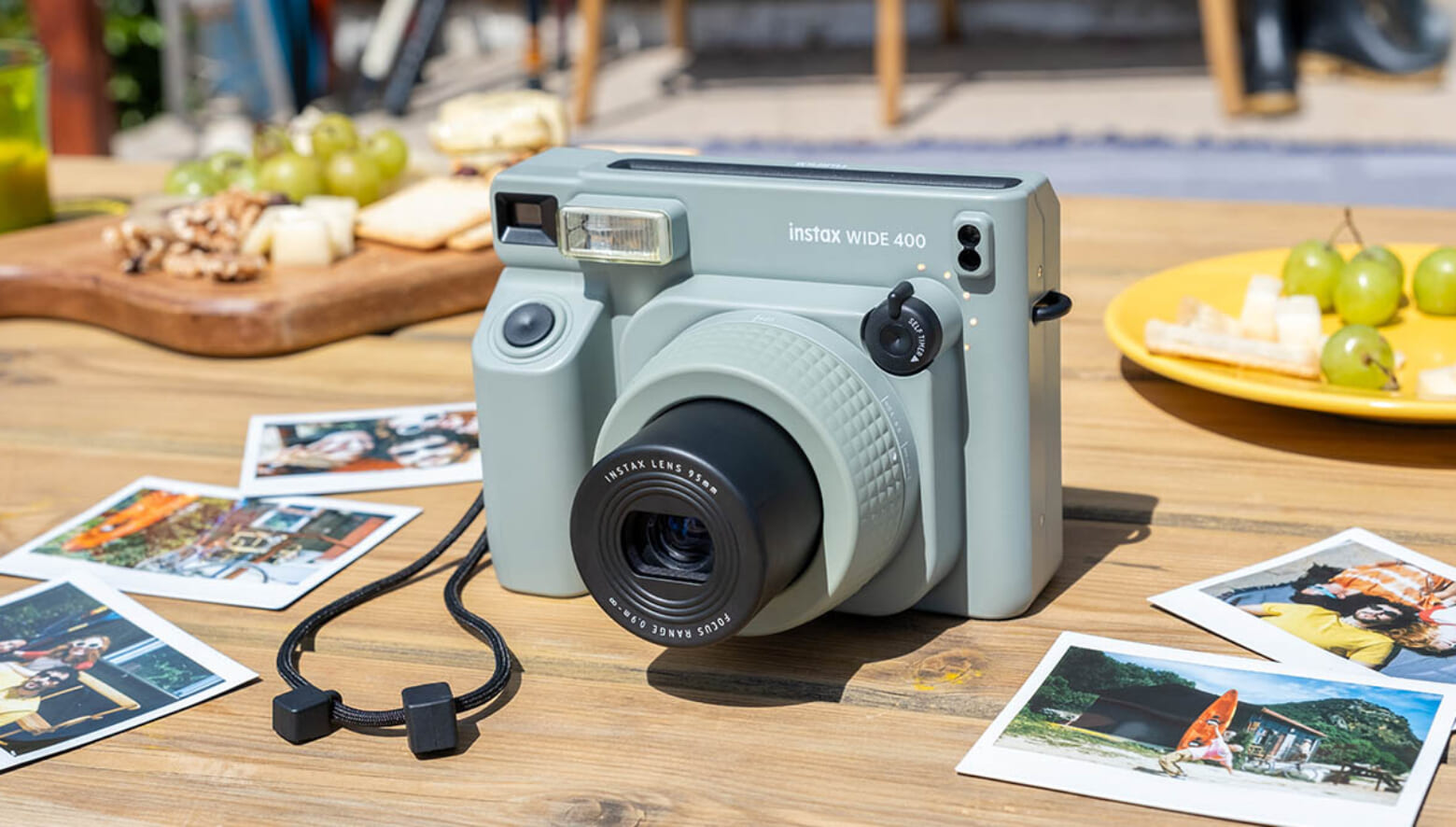 チェキ™の新モデル「instax WIDE 400」登場。大人数や風景も撮影OKな