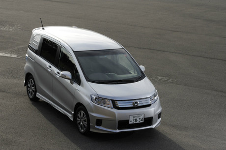 ホンダ フリード スパイク 2010年モデルの価格・グレード一覧 価格.com