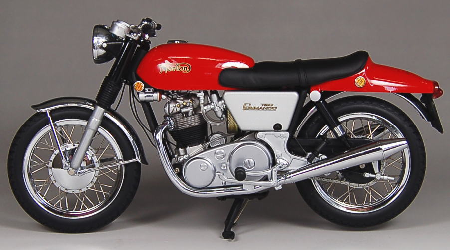 ノートン コマンド 750 ファーストバック 1968 (レッド/シルバー