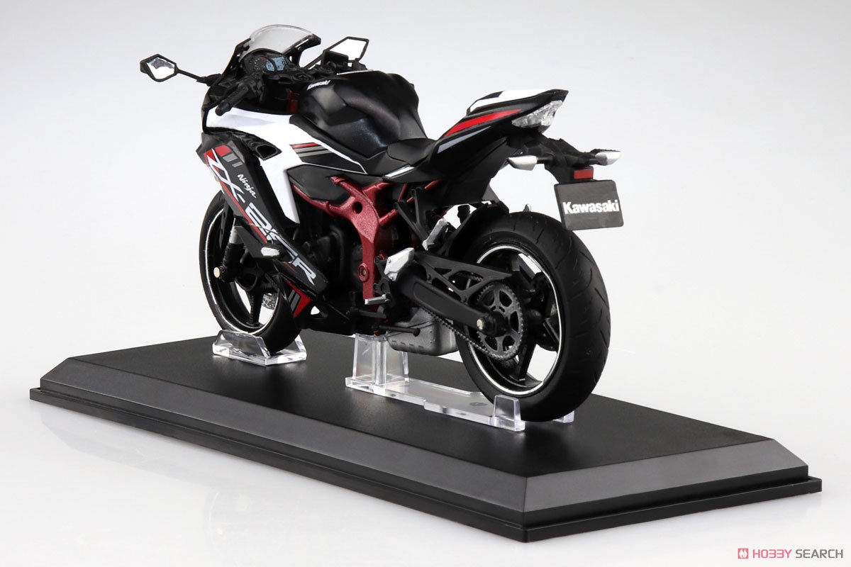 KAWASAKI Ninja ZX-25R メタリックスパークブラック×パールフラット