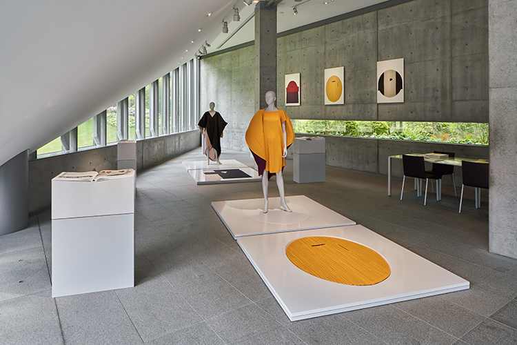 DOCUMENTS | 『ISSEY MIYAKE 三宅一生』刊行記念展 会場風景