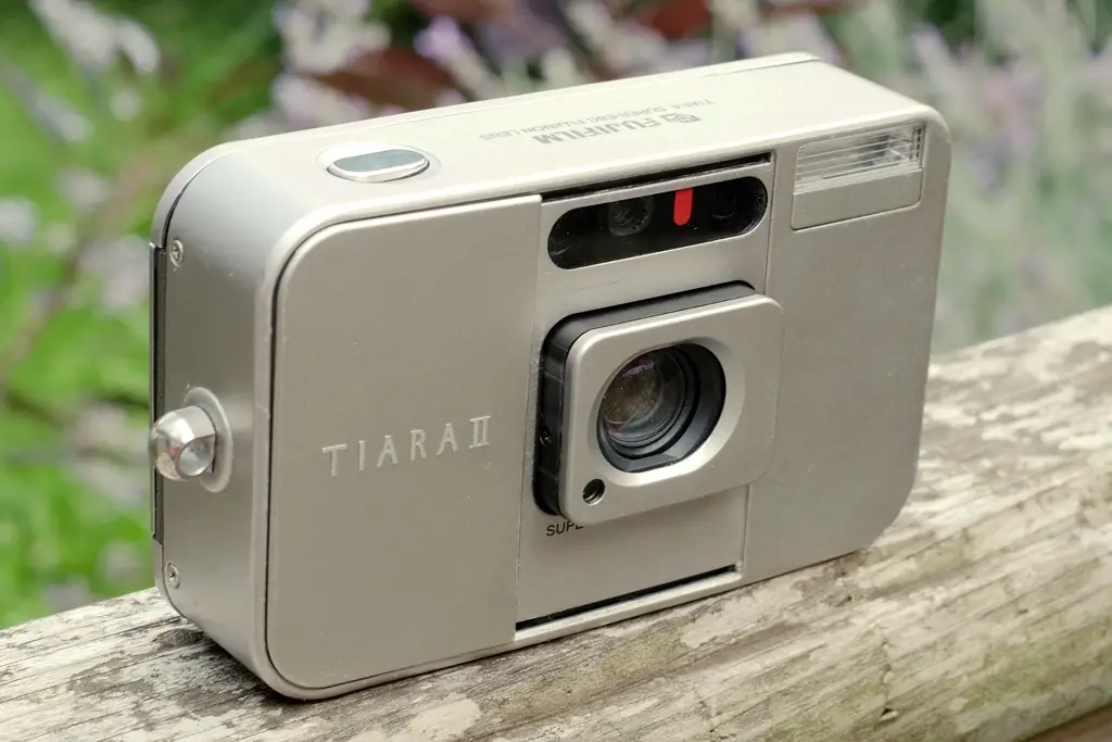 5 frames with a Fuji Tiara ii - by Eddy - 35mmc