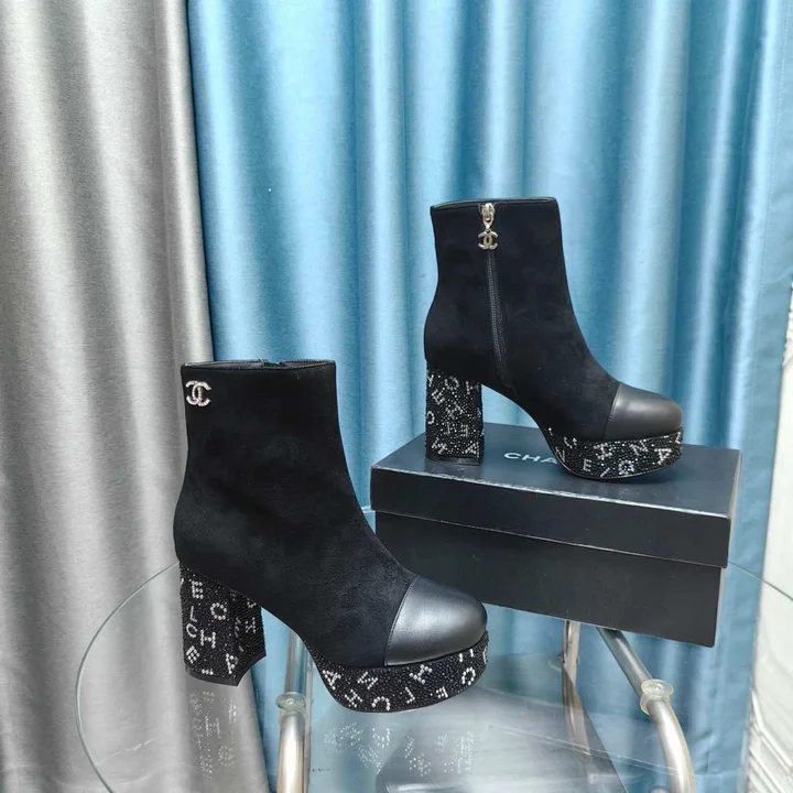 シャネルショートブーツ レザー ハイヒール ブラック 黒 高級感 Chanel