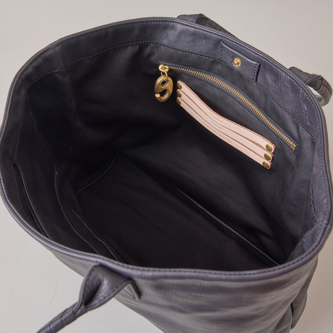 2handle tote M / co24fwtt020 / ZEO LITE shrink leather – cornelian