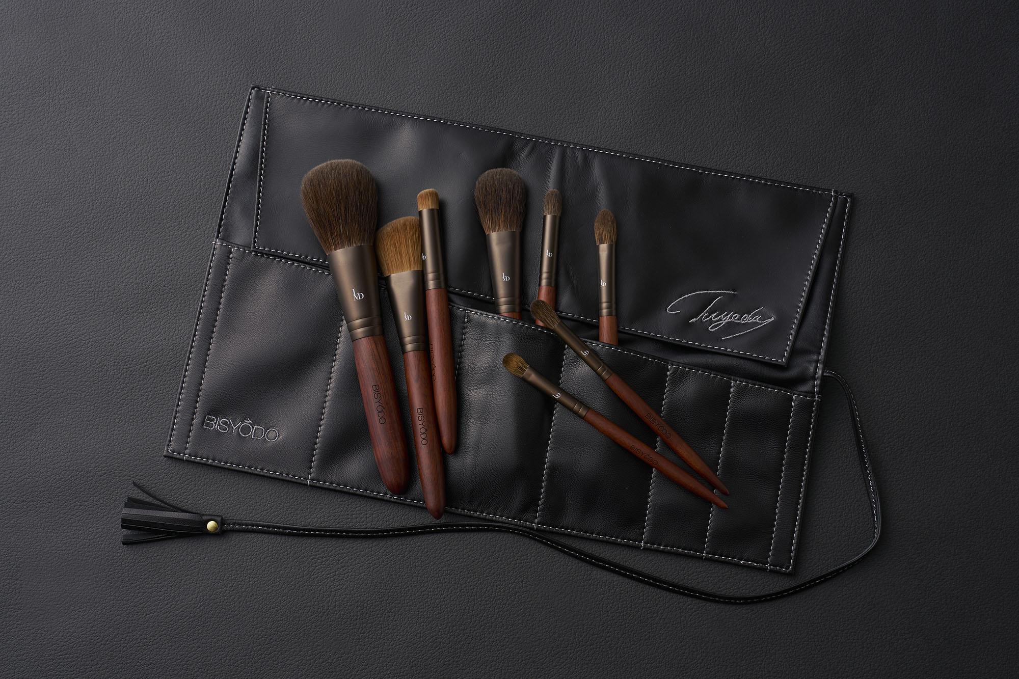 化粧筆のウエダ美粧堂、最高級の美しさを追求する化粧筆工房です。