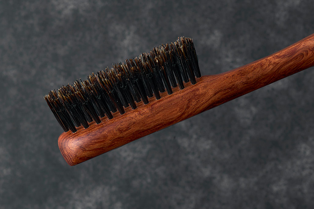 BISYODO天然毛ヘアブラシ ミニ。地肌の血流を促し、キューティクルを