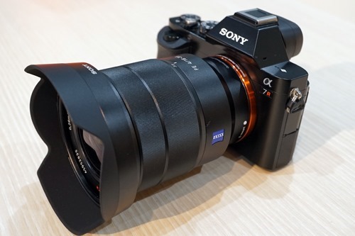 EマウントSEL1635Z（Vario-Tessar T* FE 16-35mm F4 ZA OSS）が