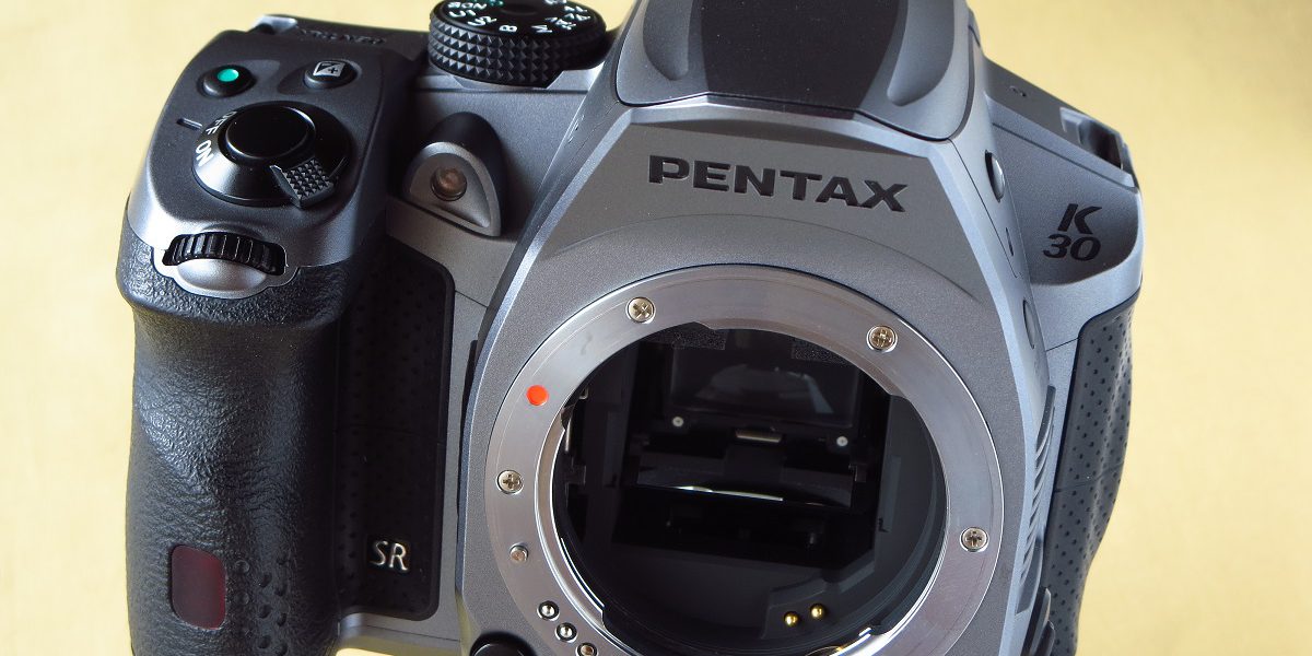 中古品新入荷情報はペンタックス K-30 シルバーです。