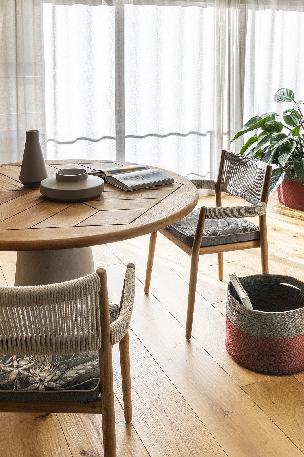 474 DINE OUT（ダイン アウト アームチェア）Cassina | カッシーナ