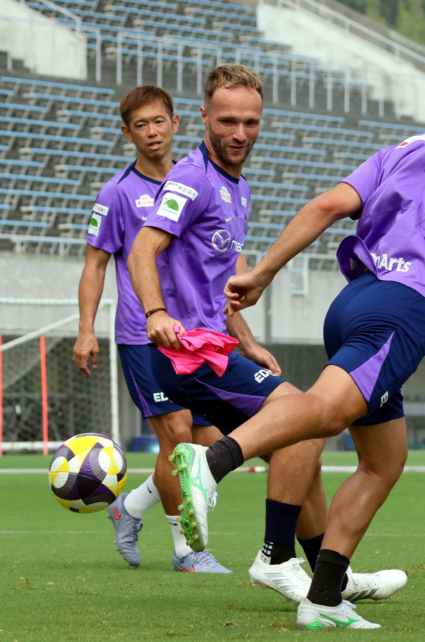 好セーブに悔しがるジェルマン | サンフレッチェ広島 | 中国新聞デジタル