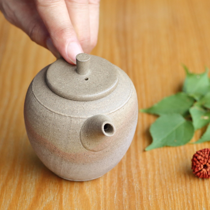 伊藤成二 高台型白泥茶壷 満容量180ml 作家もの常滑焼ティーポット