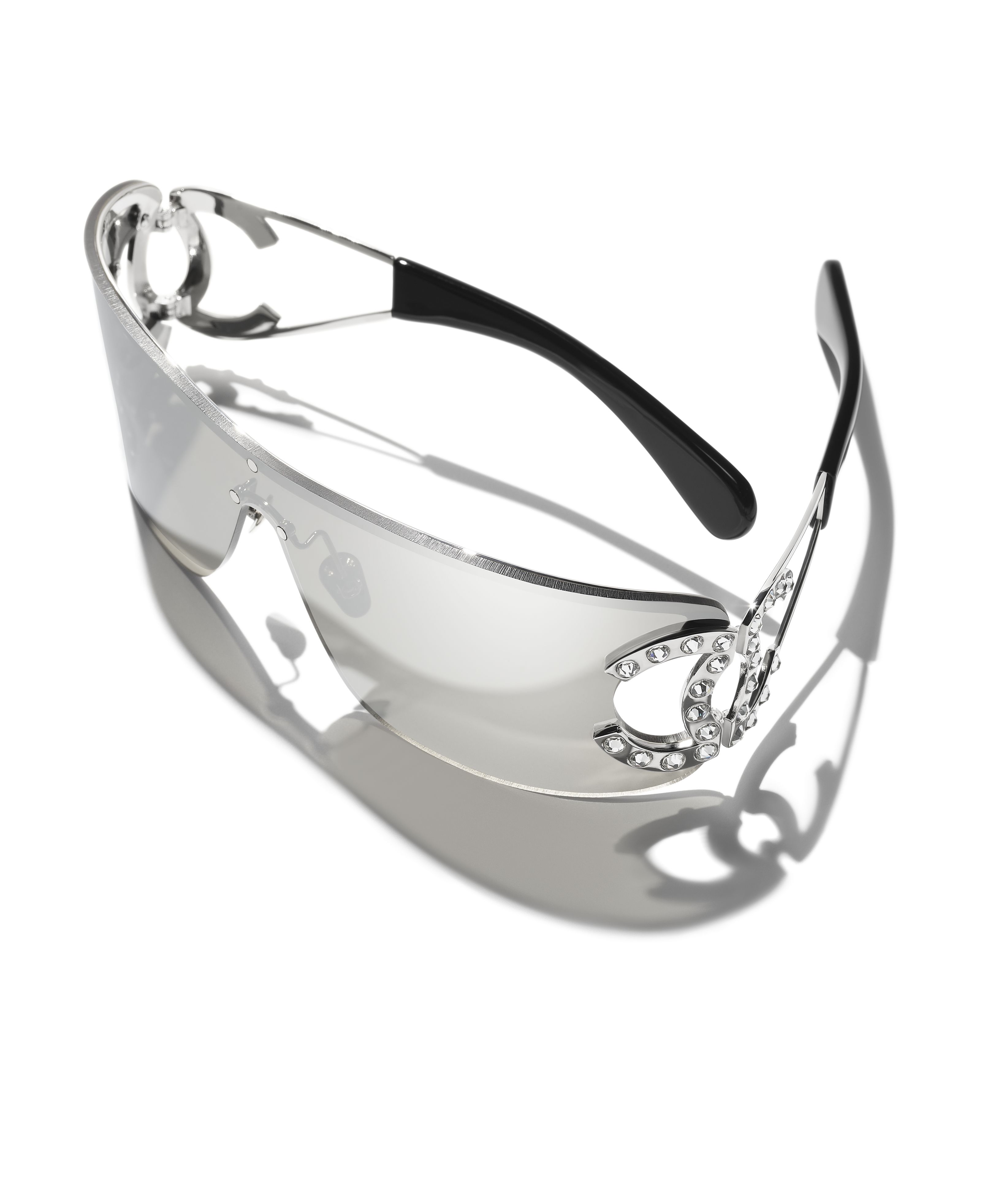 CHANEL サングラス: シールド シェイプ サングラス, メタル & ストラス