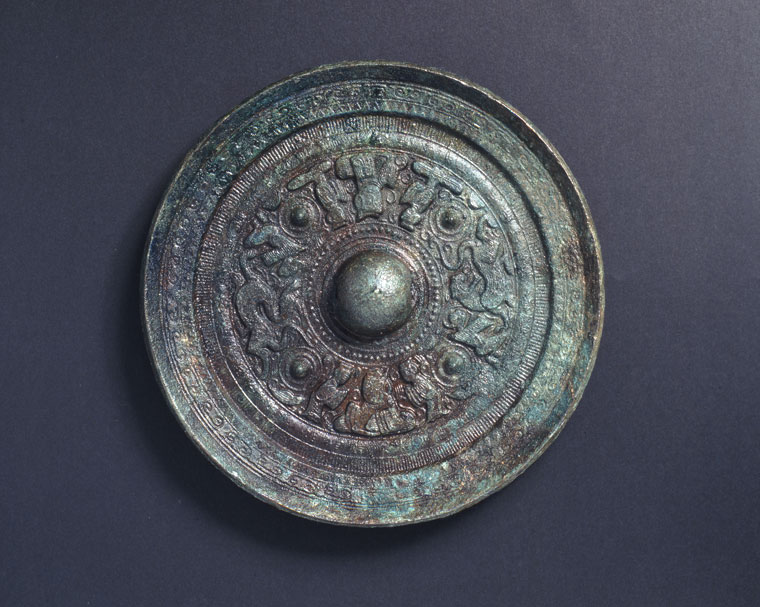 古墳期☆表面風化☆特有な結晶が見られ☆古色上質薄紫色水晶製☆特大コ