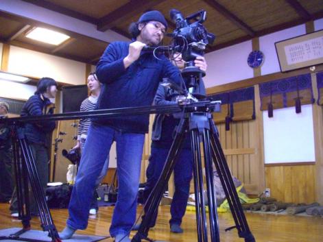 JSCの長田勇市撮影監督が弊社開発しました多角度撮影装置XY SLIDERを