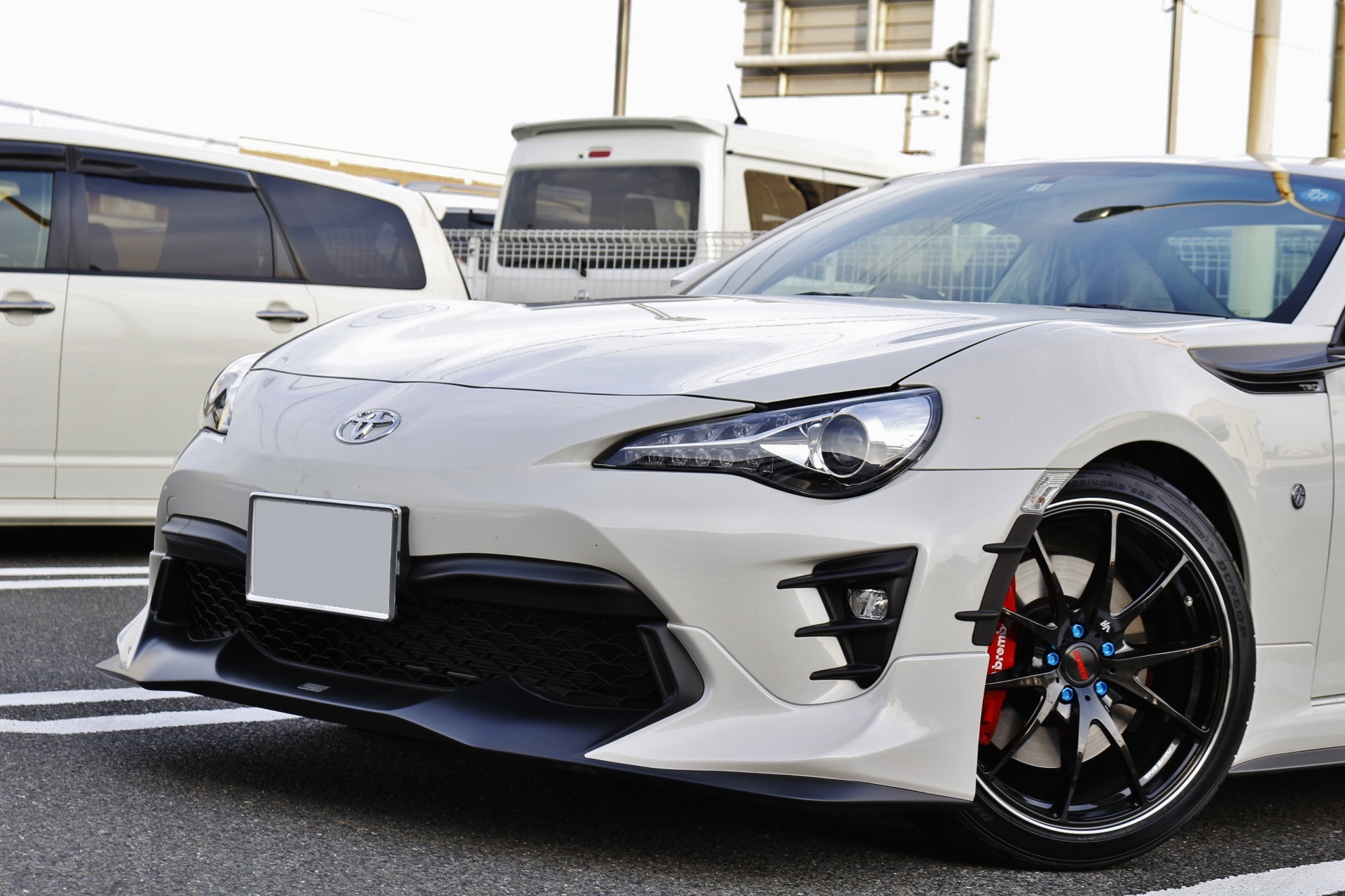 86 後期 を HKS ハイパーマックスIV GT で ローダウン。 ボルク