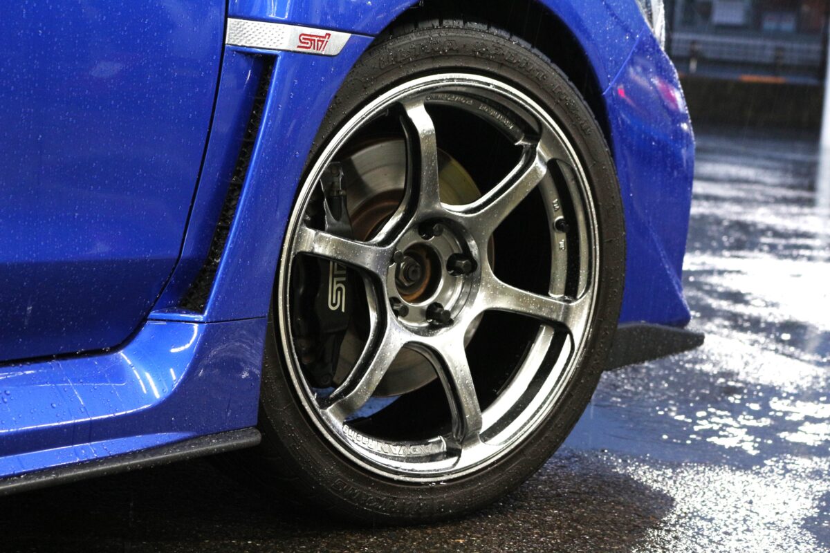 WRX STIにアドバン】アドバンレーシング RG4 18インチを装着