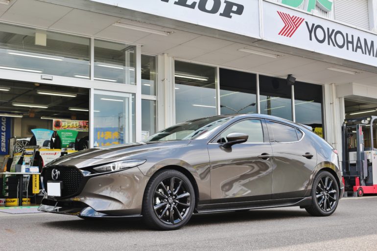 BP系MAZDA3ファストバックをローダウン。オートエグゼを装着です